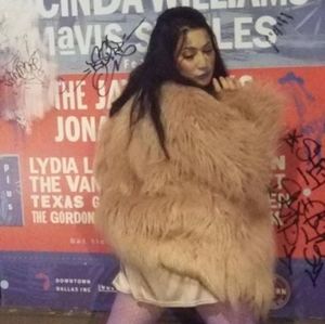 Meet your Posher, Eva